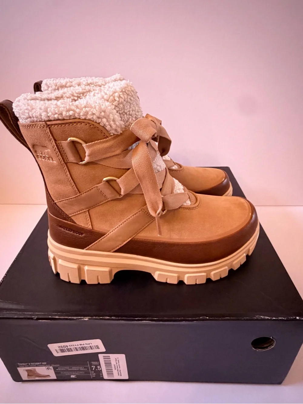 Sorel  Women's Tivoli V Resort Waterproof Boot Sz 7.5 Brand New